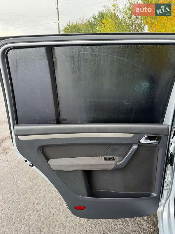 Минивэн Volkswagen Touran 2007 в Дубно