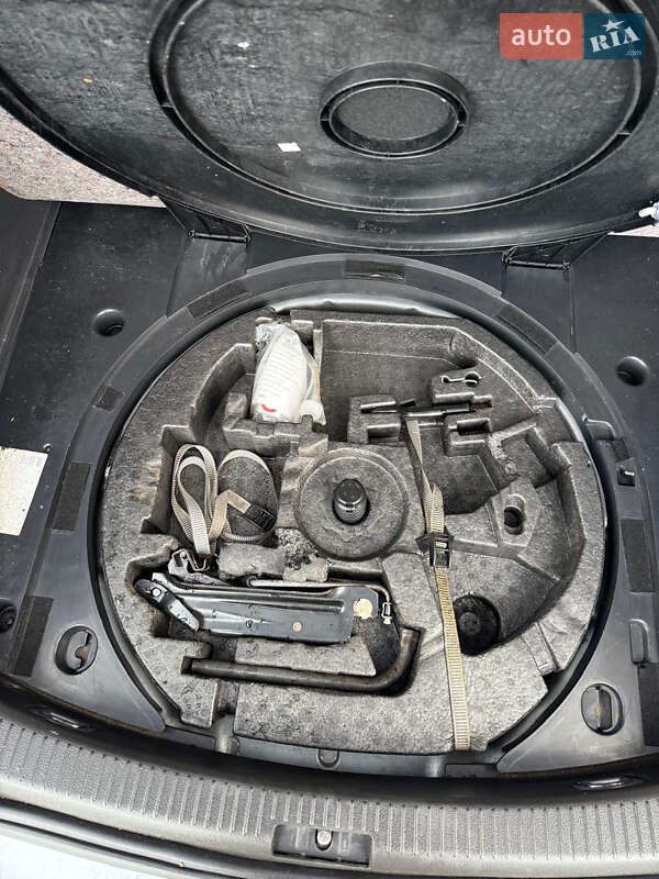 Минивэн Volkswagen Touran 2007 в Дубно