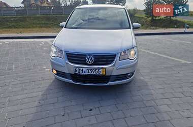 Минивэн Volkswagen Touran 2010 в Мостиске