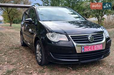 Минивэн Volkswagen Touran 2010 в Хороле