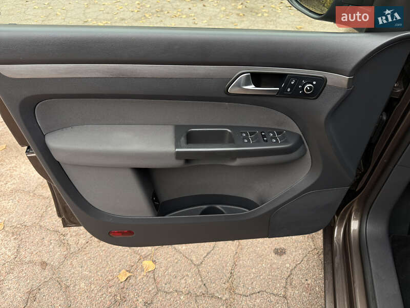 Минивэн Volkswagen Touran 2012 в Бердичеве