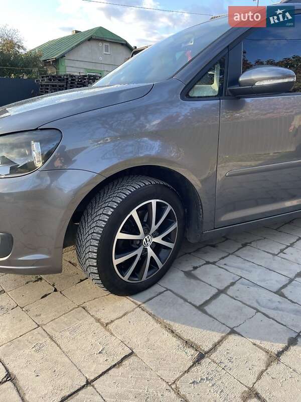 Мінівен Volkswagen Touran 2011 в Стрию