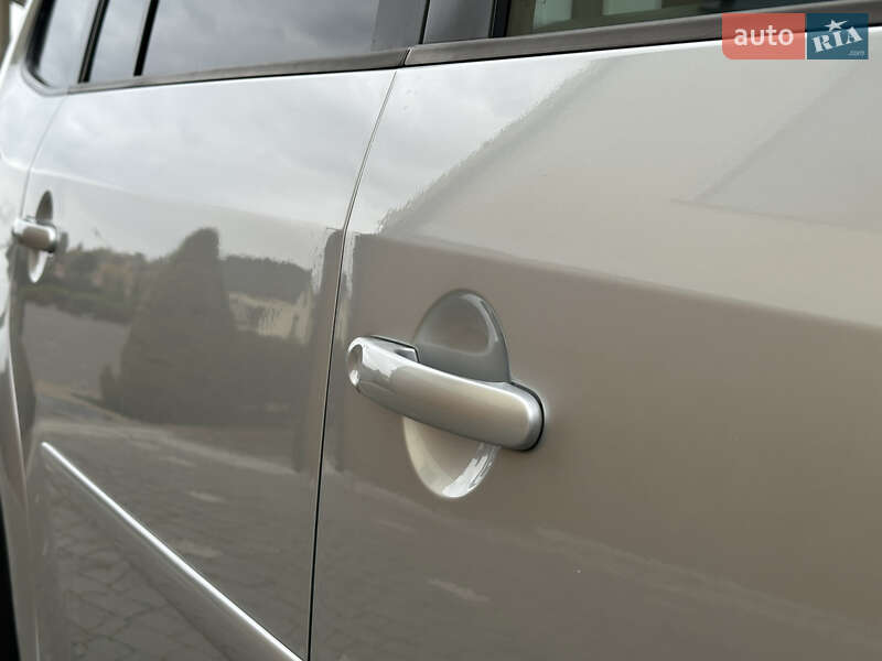 Минивэн Volkswagen Touran 2013 в Дрогобыче