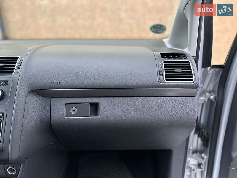 Минивэн Volkswagen Touran 2013 в Дрогобыче
