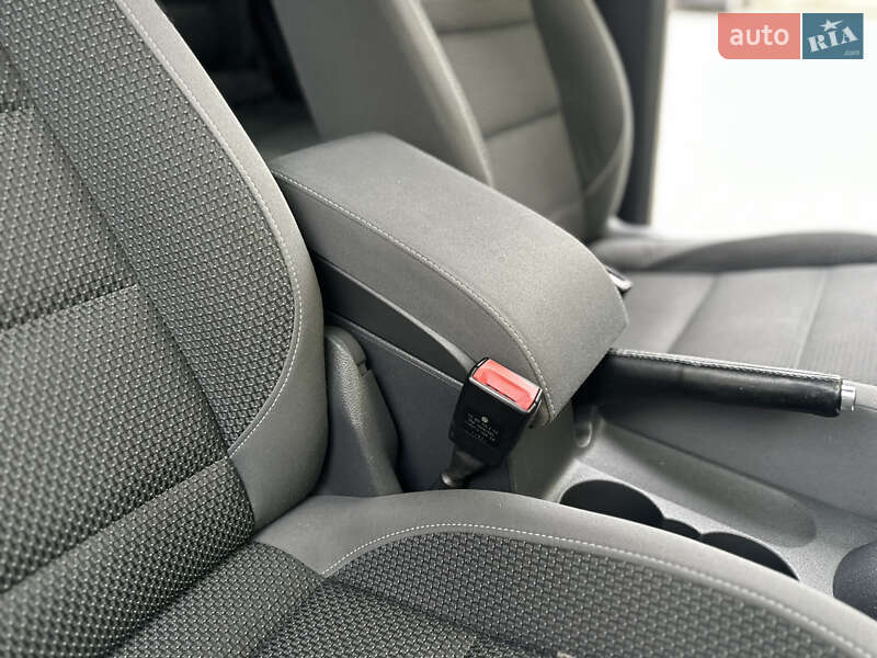Минивэн Volkswagen Touran 2013 в Дрогобыче