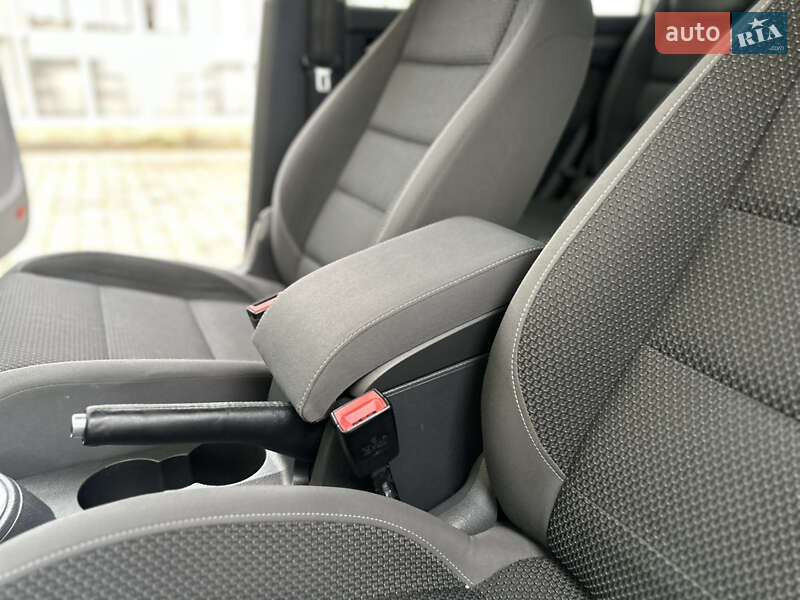 Минивэн Volkswagen Touran 2013 в Дрогобыче