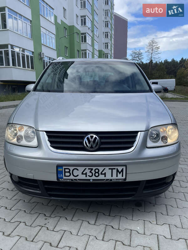 Минивэн Volkswagen Touran 2006 в Новояворовске