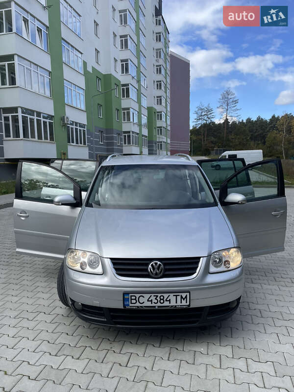 Минивэн Volkswagen Touran 2006 в Новояворовске