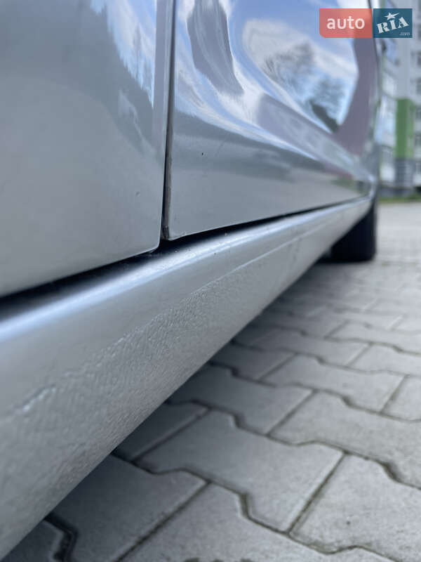 Минивэн Volkswagen Touran 2006 в Новояворовске