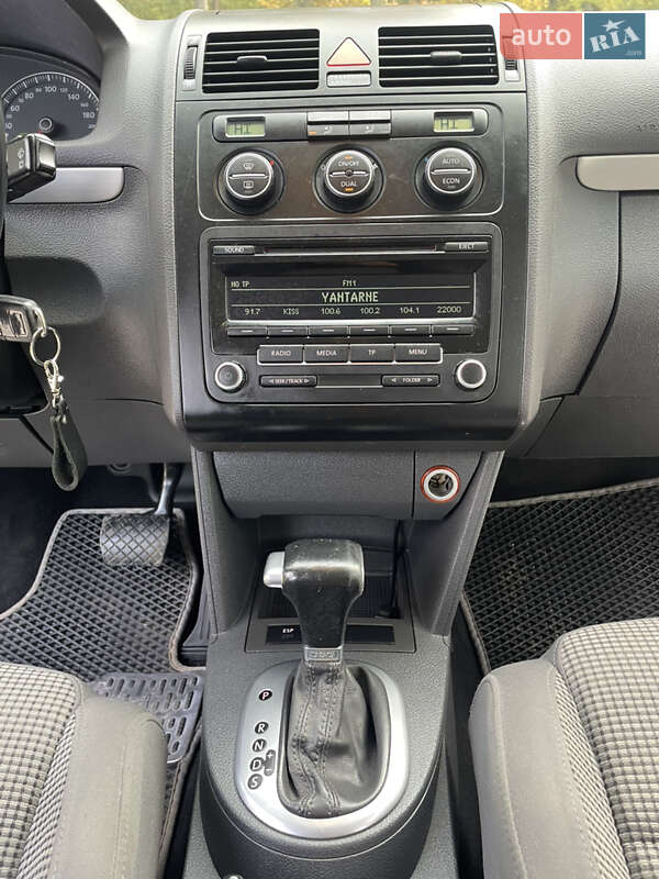 Минивэн Volkswagen Touran 2006 в Новояворовске