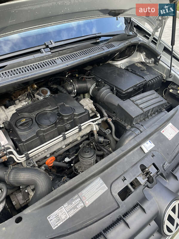 Минивэн Volkswagen Touran 2006 в Новояворовске