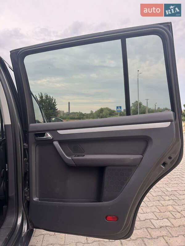 Мінівен Volkswagen Touran 2014 в Львові фото 29 Мінівен Volkswagen Touran 2014 в Львові