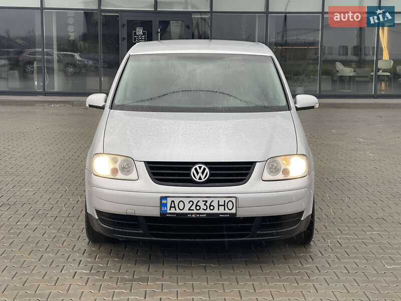 Минивэн Volkswagen Touran 2003 в Хусте