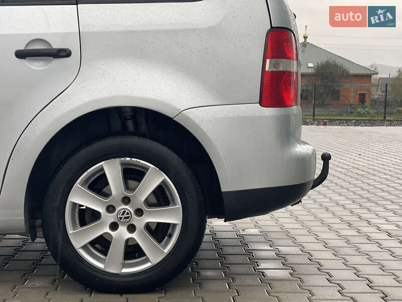 Минивэн Volkswagen Touran 2003 в Хусте