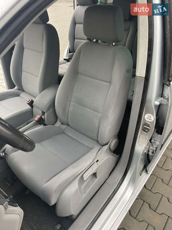 Минивэн Volkswagen Touran 2003 в Хусте