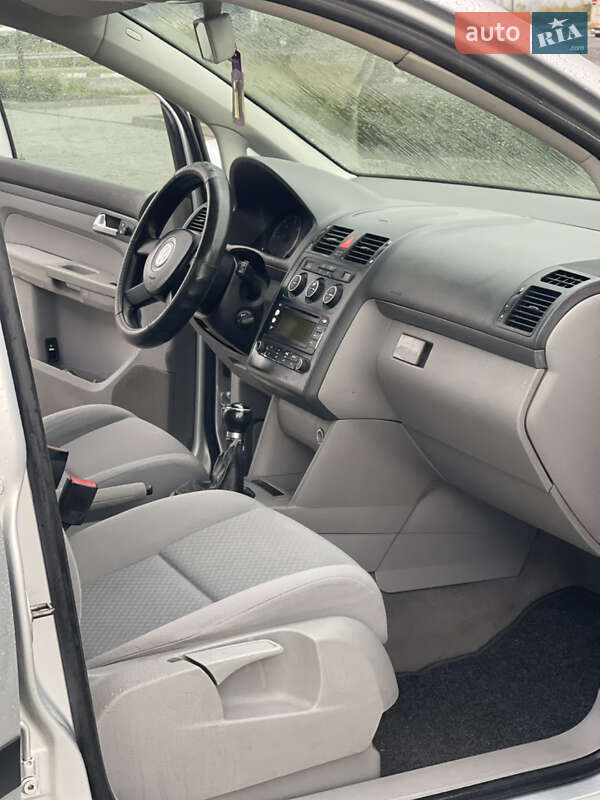Минивэн Volkswagen Touran 2003 в Хусте