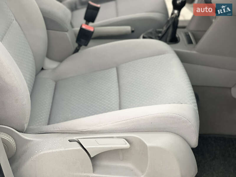 Минивэн Volkswagen Touran 2003 в Хусте