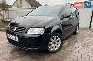 Минивэн Volkswagen Touran 2004 в Корсуне-Шевченковском Минивэн Volkswagen Touran 2004 в Корсуне-Шевченковском