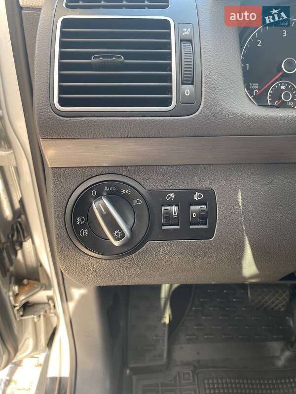 Минивэн Volkswagen Touran 2011 в Киеве фото 24 Минивэн Volkswagen Touran 2011 в Киеве