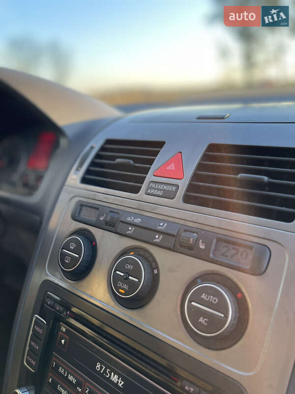 Минивэн Volkswagen Touran 2008 в Сарнах