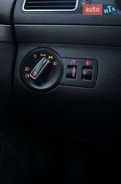 Минивэн Volkswagen Touran 2013 в 