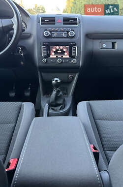 Минивэн Volkswagen Touran 2012 в 