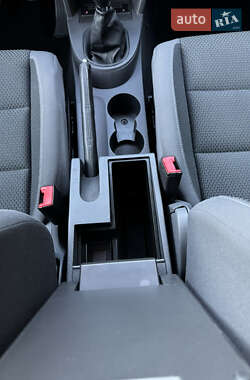 Минивэн Volkswagen Touran 2012 в 