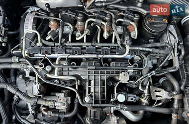 Минивэн Volkswagen Touran 2012 в 