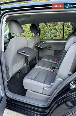 Минивэн Volkswagen Touran 2012 в 