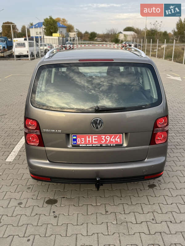 Минивэн Volkswagen Touran 2007 в Нововолынске