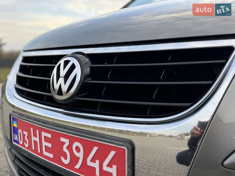 Минивэн Volkswagen Touran 2007 в Нововолынске