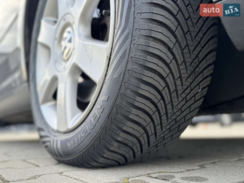 Минивэн Volkswagen Touran 2007 в Нововолынске