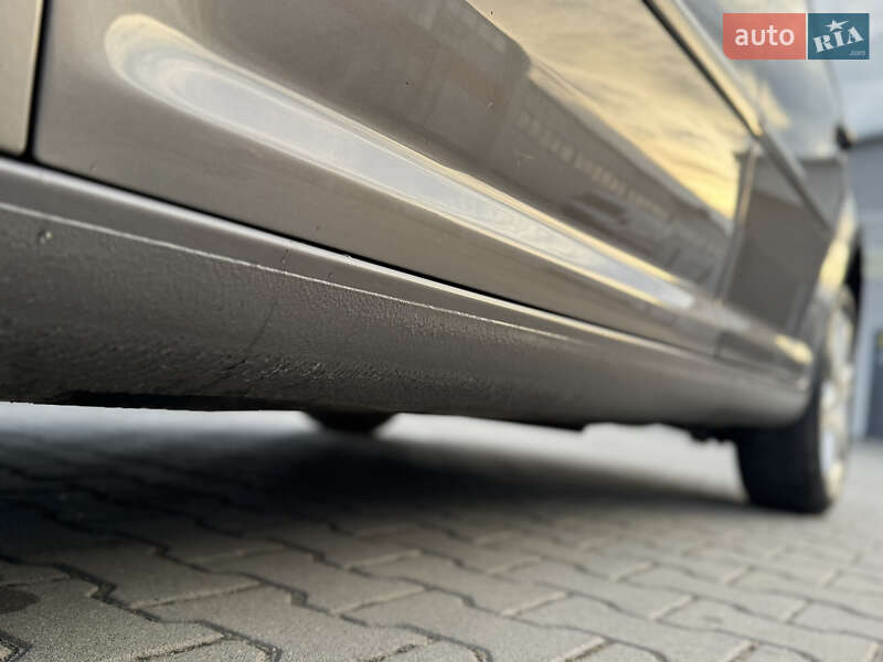 Минивэн Volkswagen Touran 2007 в Нововолынске