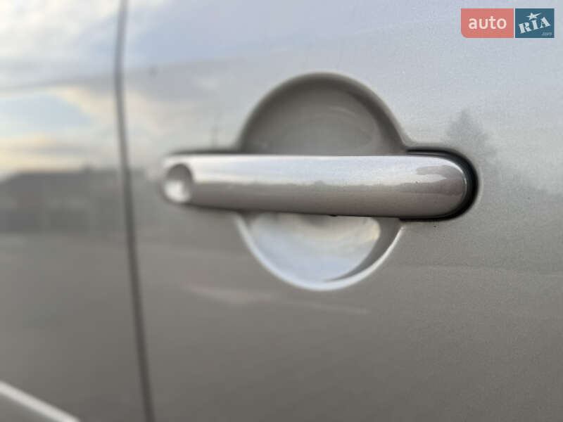 Минивэн Volkswagen Touran 2007 в Нововолынске