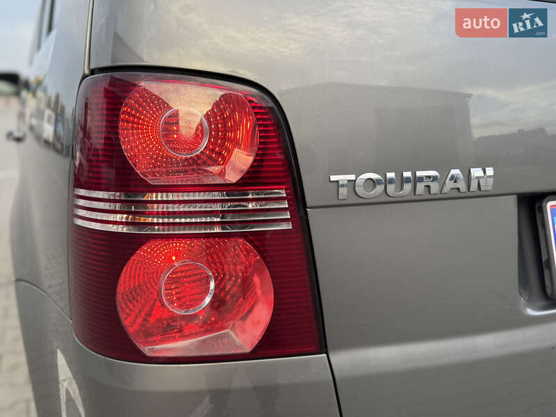 Минивэн Volkswagen Touran 2007 в Нововолынске