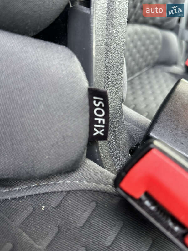 Минивэн Volkswagen Touran 2007 в Нововолынске