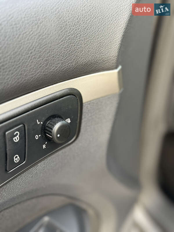 Минивэн Volkswagen Touran 2007 в Нововолынске