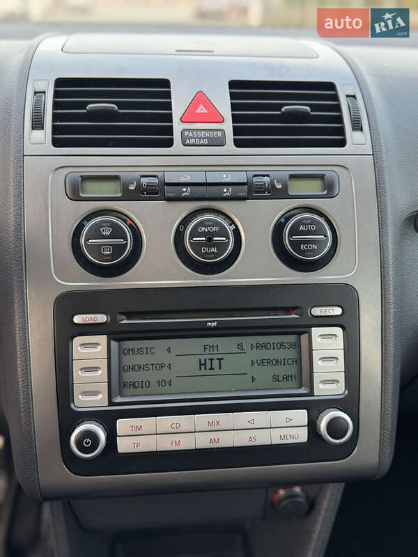 Минивэн Volkswagen Touran 2007 в Нововолынске