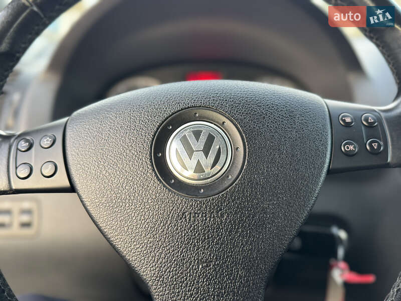Минивэн Volkswagen Touran 2007 в Нововолынске