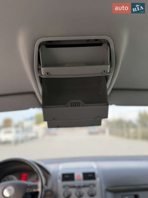 Минивэн Volkswagen Touran 2007 в Нововолынске