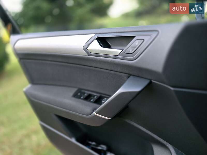 Мікровен Volkswagen Touran 2017 в Бориславі