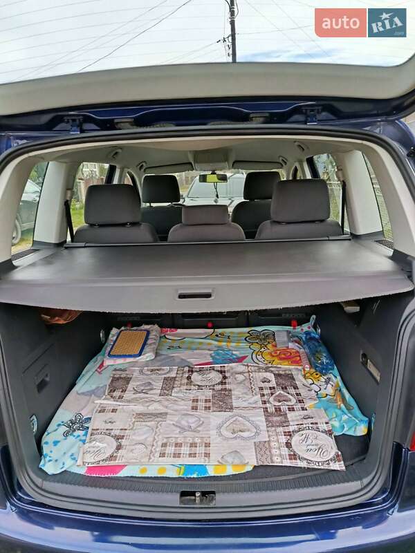 Минивэн Volkswagen Touran 2006 в Калуше