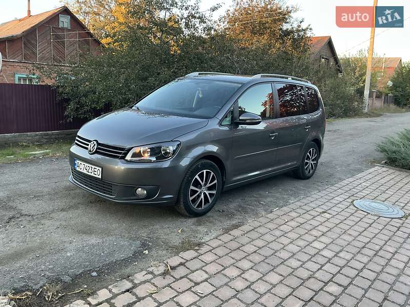 Мінівен Volkswagen Touran 2014 в Києві