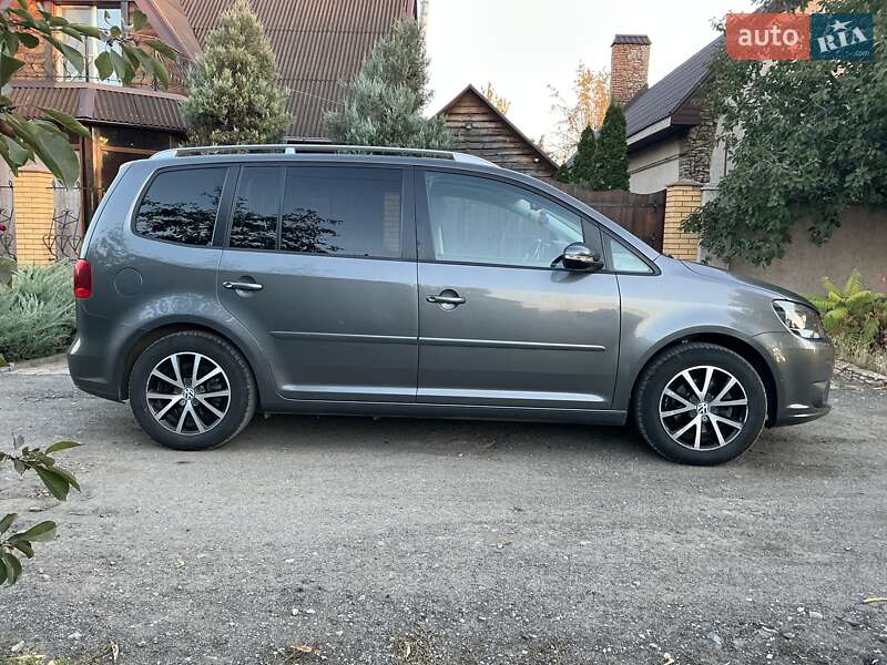 Мінівен Volkswagen Touran 2014 в Києві