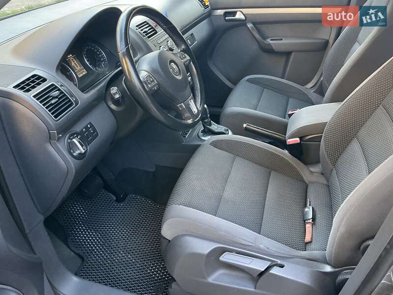 Мінівен Volkswagen Touran 2014 в Києві