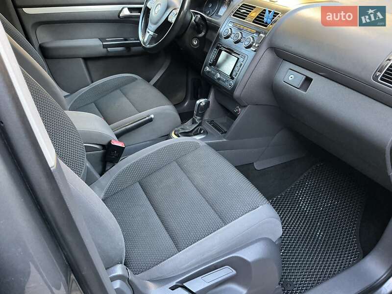 Мінівен Volkswagen Touran 2014 в Києві