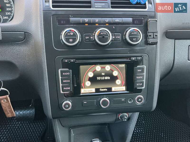 Мінівен Volkswagen Touran 2014 в Києві