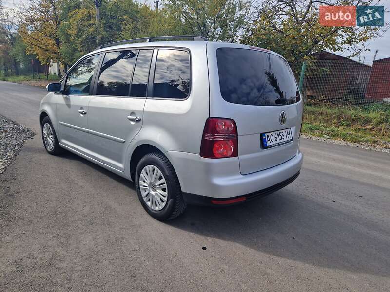 Минивэн Volkswagen Touran 2007 в Мукачево