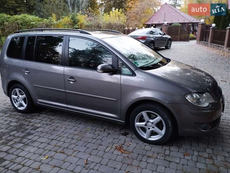 Минивэн Volkswagen Touran 2007 в Самборе