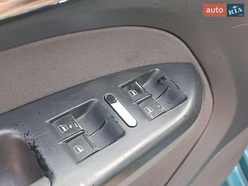 Мінівен Volkswagen Touran 2005 в Харкові